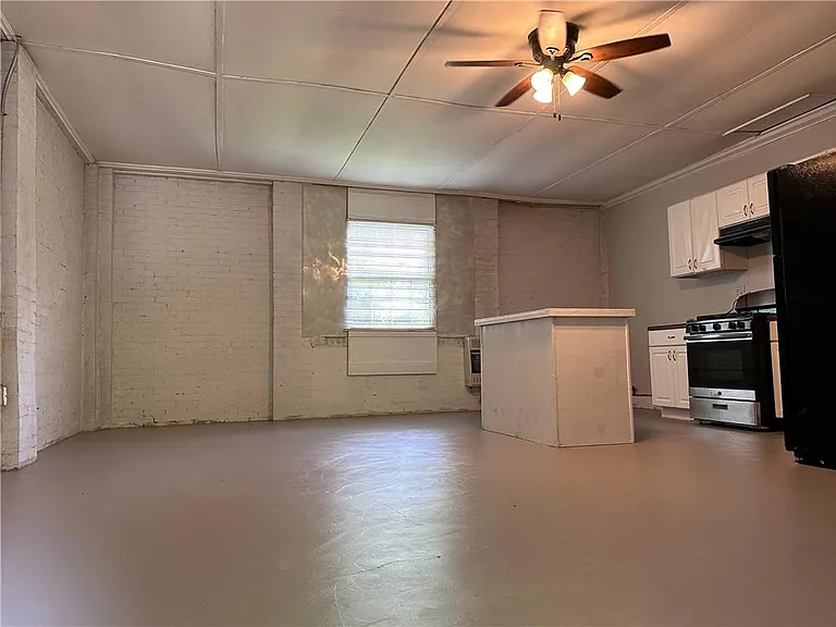 802 N Park St #E — Photo 5