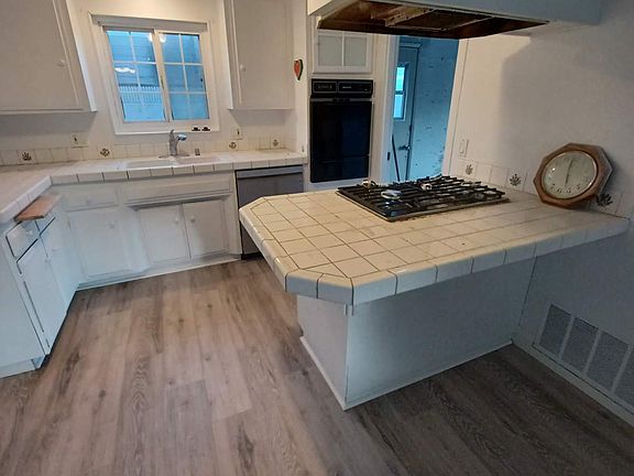 Kitchen:

New dishwasher, new stove and range