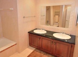 432 Council Dr NE, Vienna, VA 22180