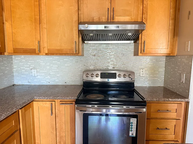 106 Rose Ln — Photo 3