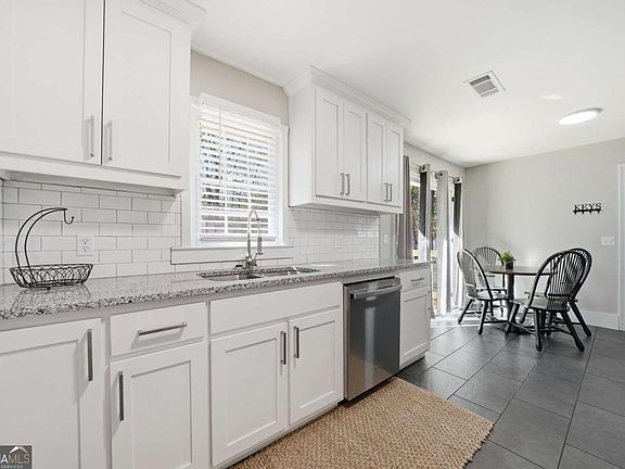 2nd image of 516 Landers St
