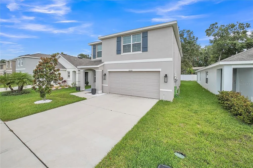 3 bed, 2.5 bath, 1988 sqft, $2,500 — Photo 2
