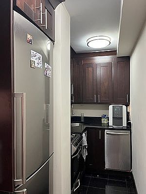 3rd image of 35 E 38th St APT 4A