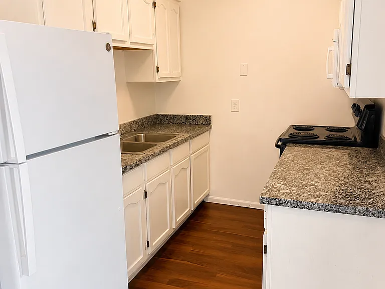 3016-18 Jean Lafitte Pkwy #3018-B — Photo 1