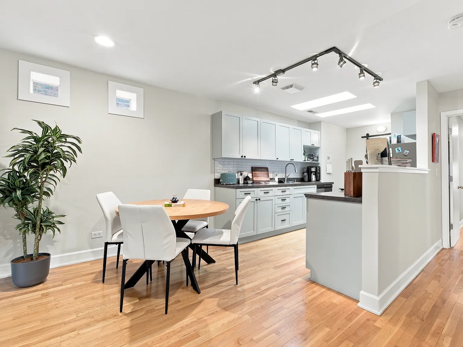 1855 W Chicago Ave — Photo 3