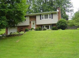 758 Valley Dr, Elkview, WV 25071