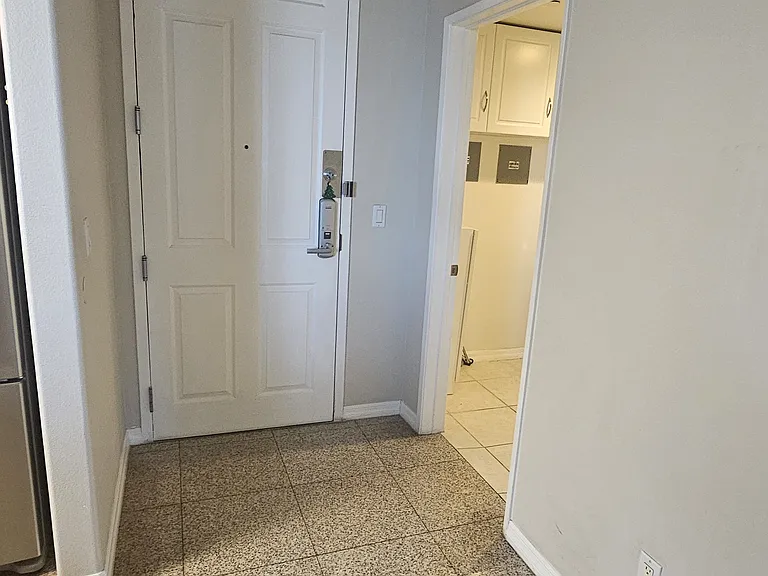 1049 S Hobart Blvd #305 — Photo 6