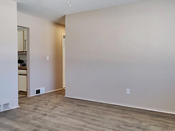 4th image of 30345 Maplewood St