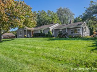416 Buena Vista Dr, Spring Lake, MI 49456