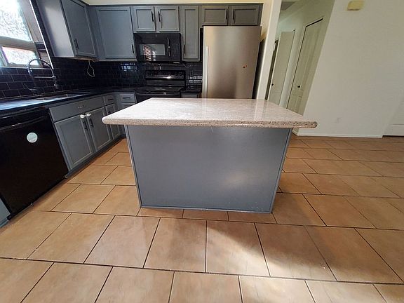 5th image of 41574 W Warren Ln