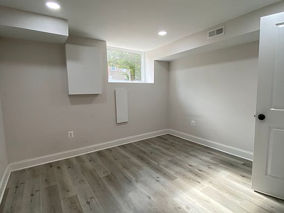 5th image of 219 S Clinton St
