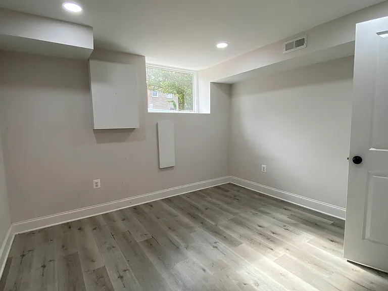 219 S Clinton St — Photo 5