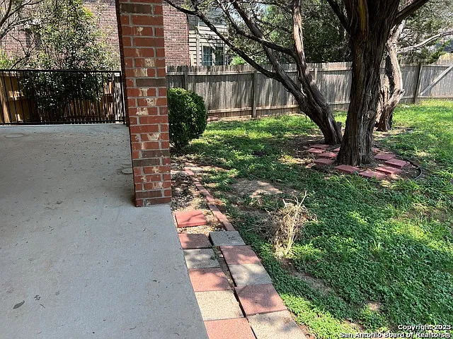 3 bed, 2.5 bath, 2856 sqft, $2,450 — Photo 2