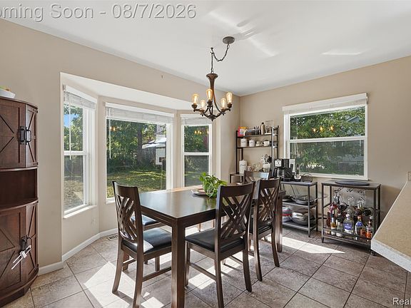 3rd image of 1124 Somerville Dr