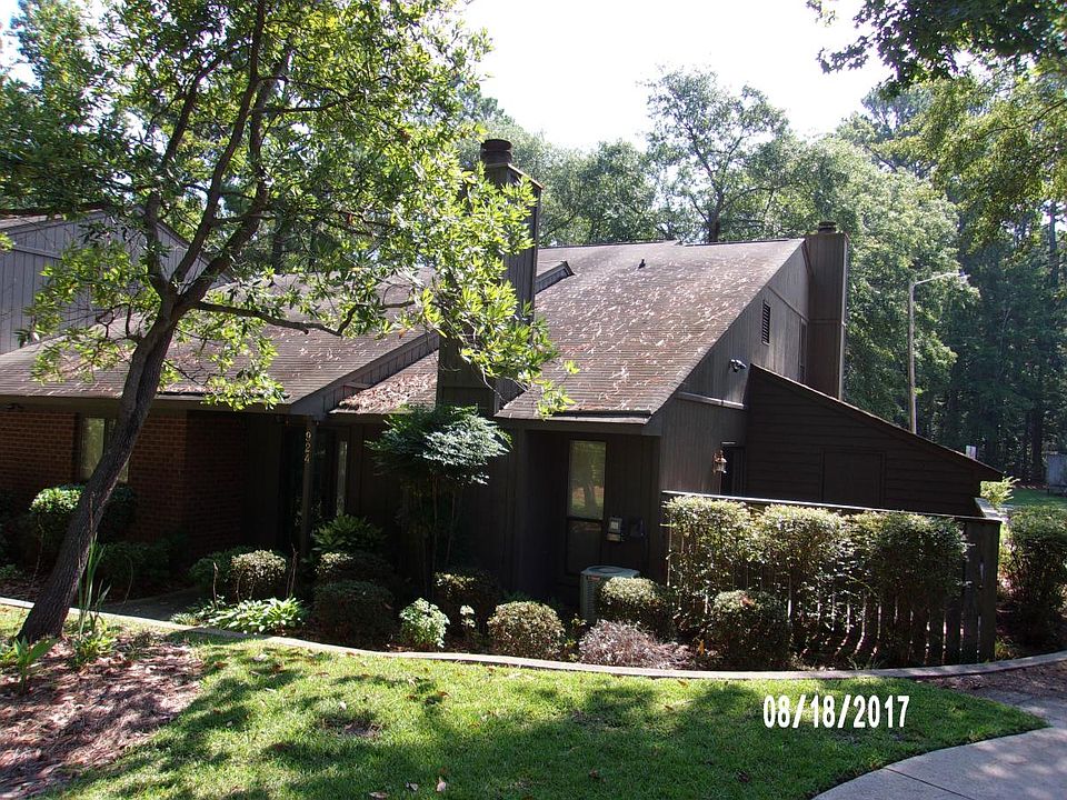 1st image of 924 Persimmon Pl