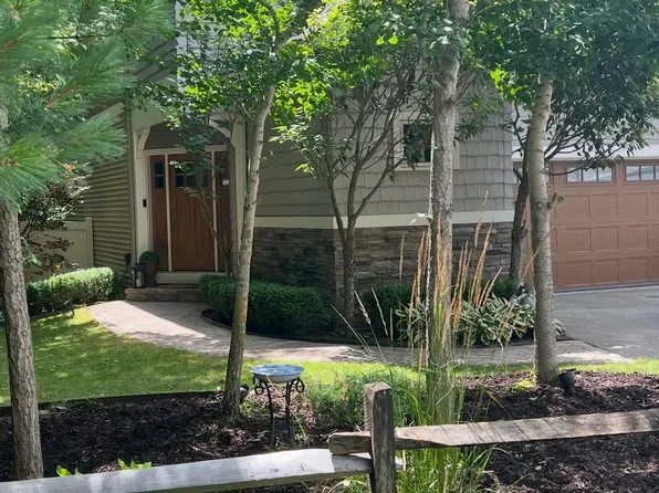 127 Boxwood Lane, Dover, NH 03820