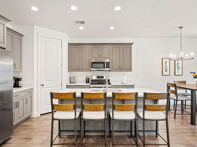 1392 Marfil Way — Photo 4