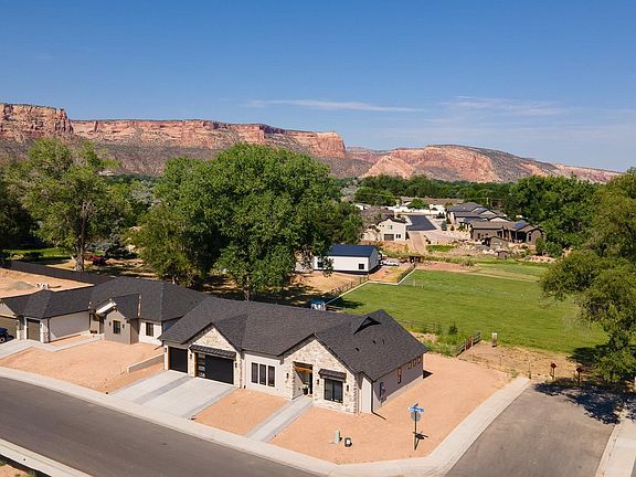 4th image of 631 Manzana Dr