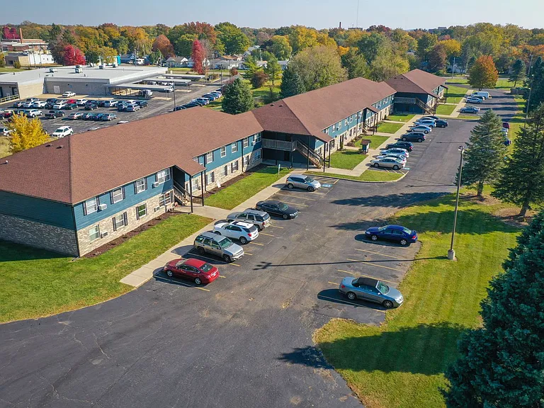 Kemper Manor Apartments — Photo 23