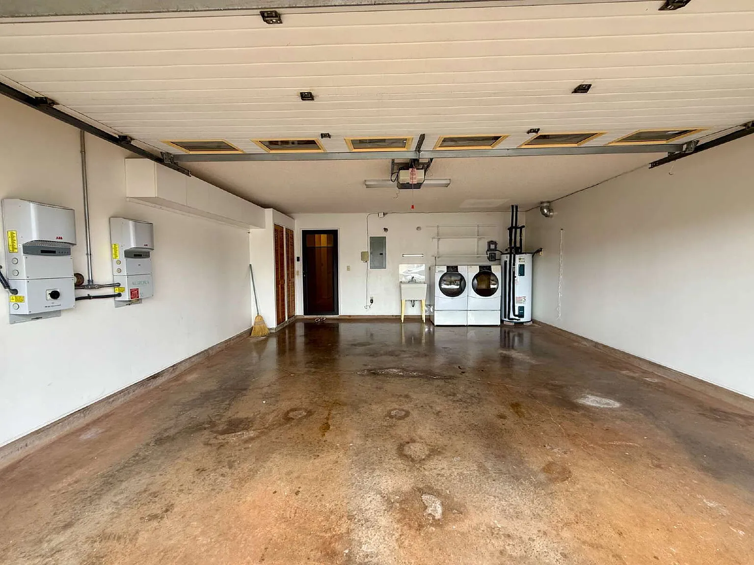 4 bed, 2.5 bath, 1974 sqft, $4,250 — Photo 2