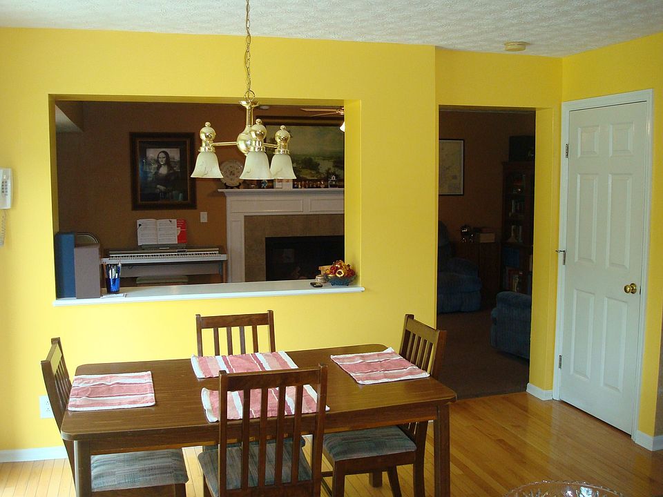 Breakfast Nook, Family Room