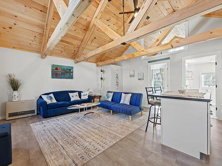 6 Decary Rd — Photo 2