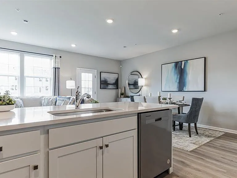 1242 Susan Cir — Photo 10