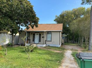213 Commerce St, Palacios, TX 77465