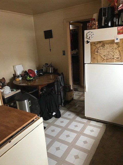 2nd image of 302 Oak Grove Ave