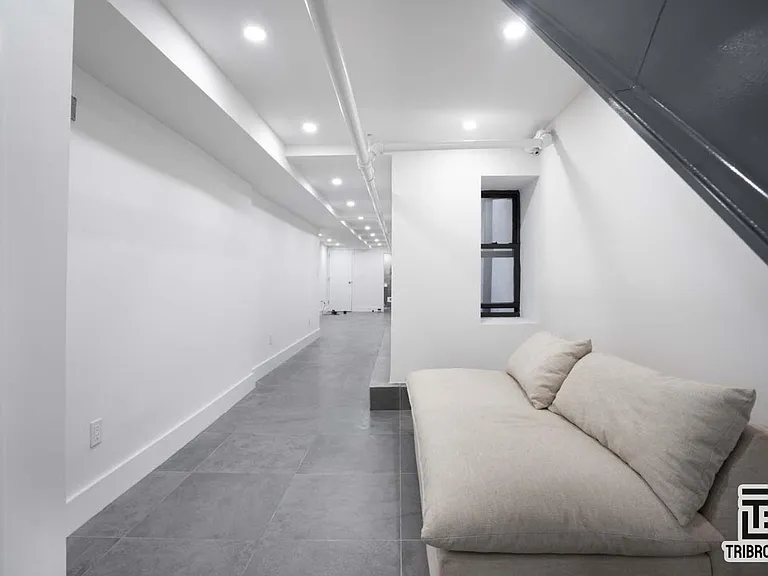 1681 Lexington Ave #1C — Photo 8