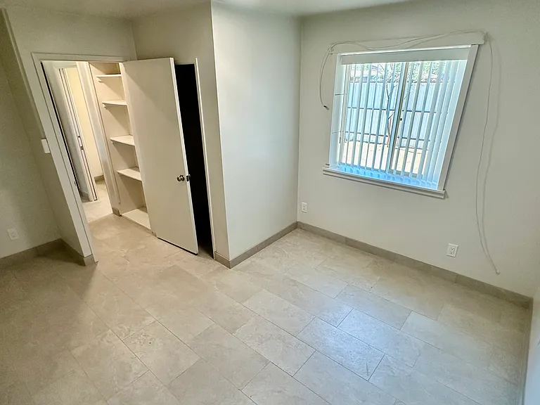 2110 N Sycamore Blvd — Photo 7