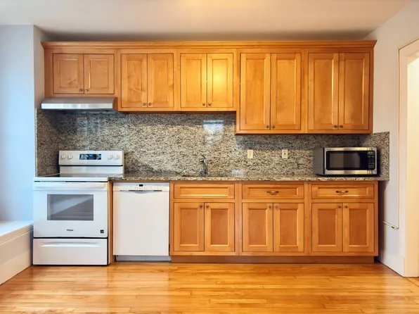 253 Humphrey St #2, Marblehead, MA 01945