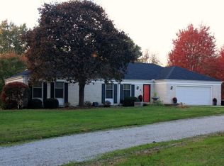 1062 Bucks Pond Rd, Monticello, IL 61856