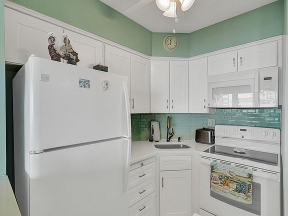 4th image of 4050 N Ocean Drive #406