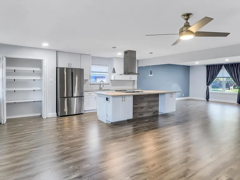 623 Greenleaf Dr — Photo 5