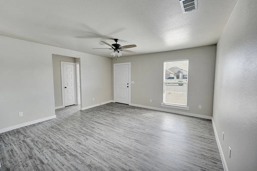 3 bed, 1254 sqft, $2,325 — Photo 3
