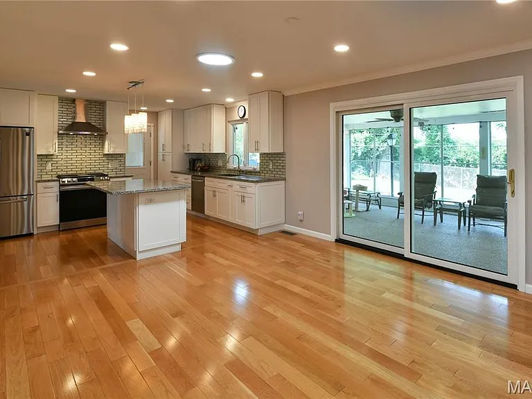 965 Orchard Lakes Dr — Photo 9