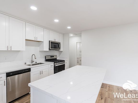 5th image of 217 Holly St #219