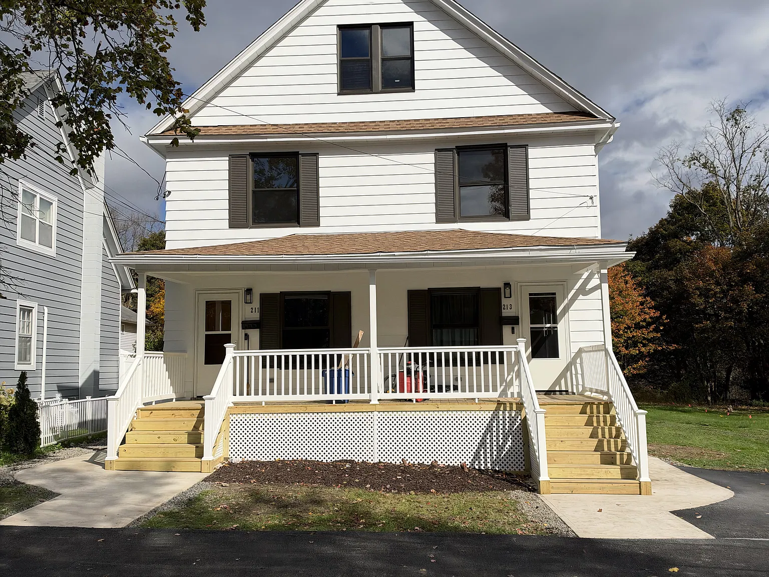 3 bed, 1.5 bath, 1300 sqft, $2,100 — Photo 1