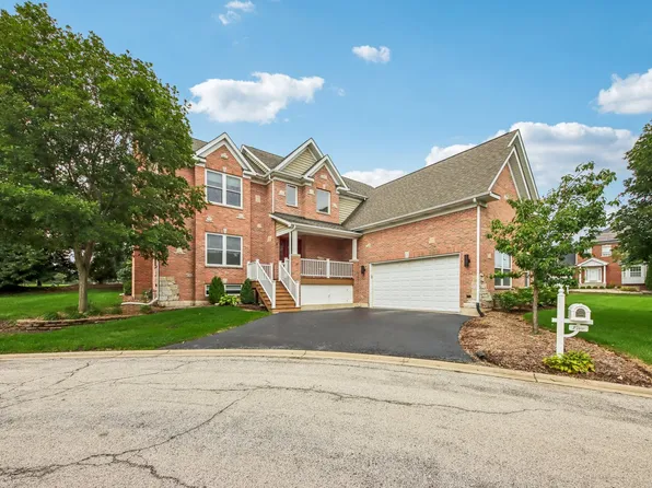 5 Park Place Cir, Hawthorn Woods, IL 60047
