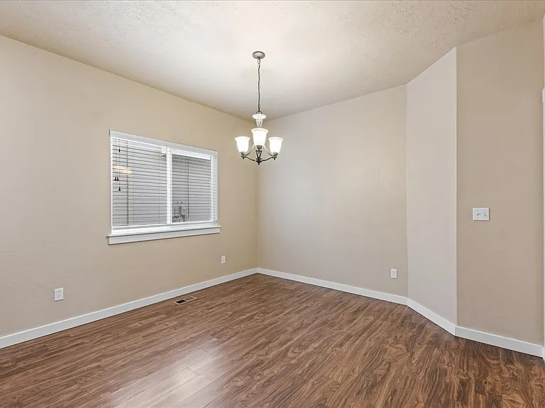 115 W Lava Falls St — Photo 19