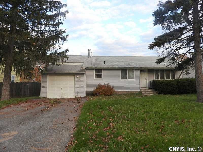 1st image of 125 Chestnut Hill Dr