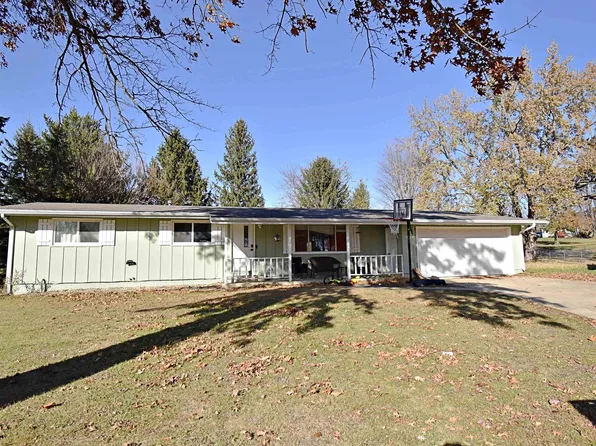 314 15th Ave N #E, Independence, IA 50644
