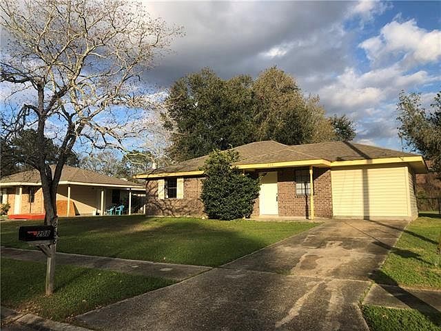 1st image of 208 Clearwood Dr