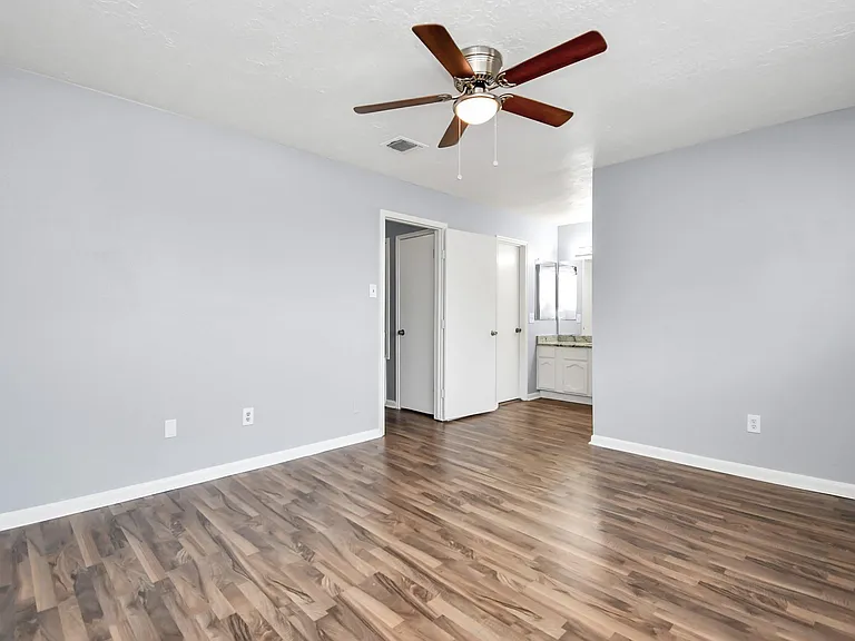 2379 Briarwest Blvd #15 — Photo 21