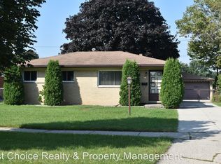 39311 Poinciana Dr, Sterling Heights, MI 48313