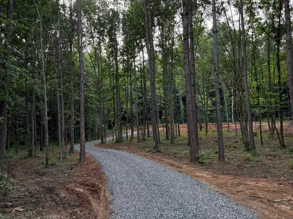 8 Warrenton Rd, Guntersville, AL 35976