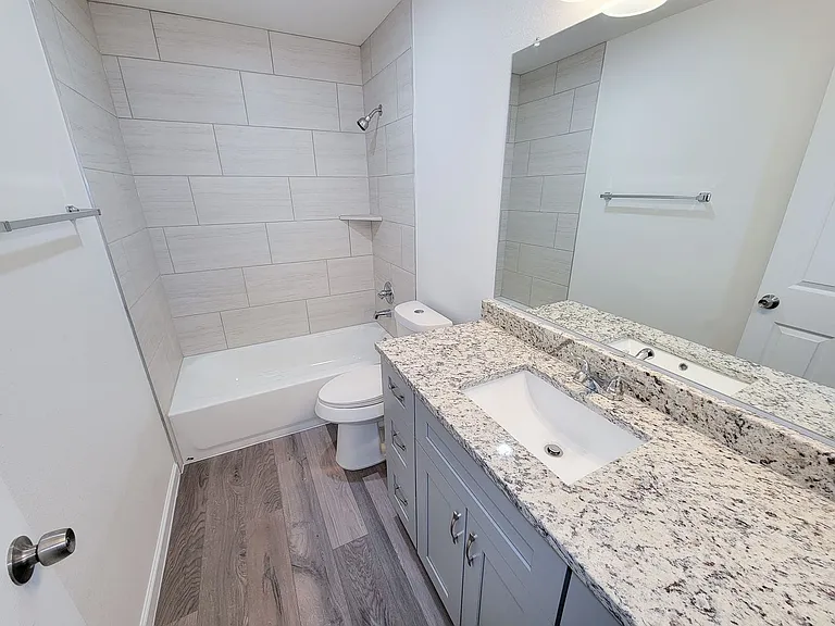 413 S Market St — Photo 25