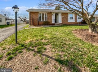 723 N York Rd, Sterling, VA 20164