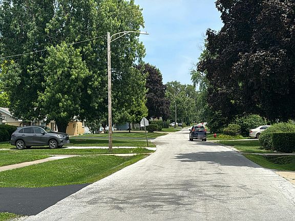 4th image of 7005 W 114th St